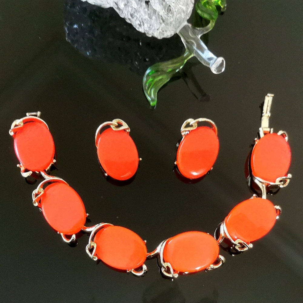 Vintage 1950s Red Thermoset/Lucite Bracelet and Earrings Set -Demi Parure